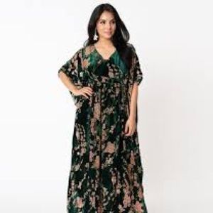 Unique Vintage Emerald & Pink Floral Velvet Caftan Dress - One Size - Plus